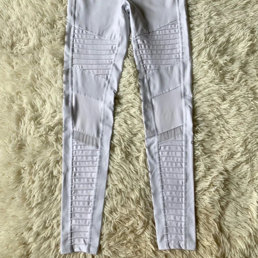 Alo Yoga Moto Leggings White